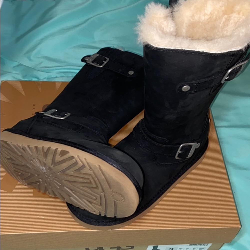 UGG fur boots wit zipper brandnew kids size3 black